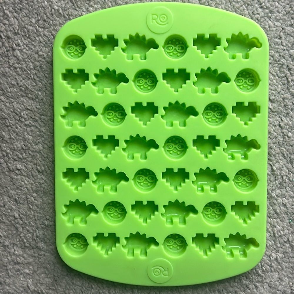 RO Silicone Mold with Dinosaurs 🦖 Smiley Faces and Hearts